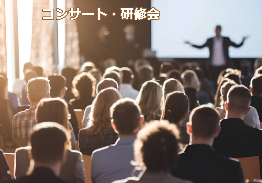 家庭でピアノを囲んで学ぶ親子の様子